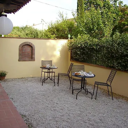 La Voliera Bed & Breakfast *